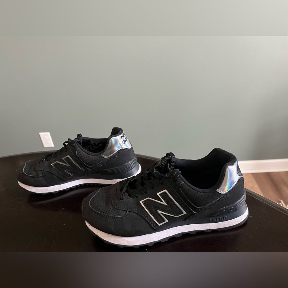 Black and silver chromatic New balance womens